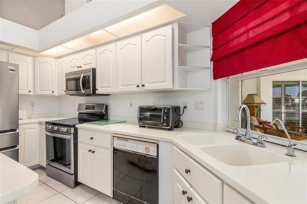 Active With Contract: $599,000 (3 beds, 2 baths, 2233 Square Feet)