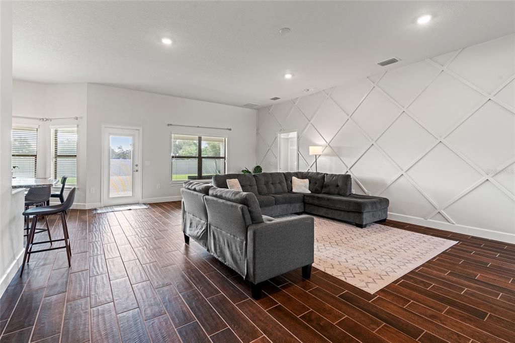 En Venta: $523,000 (4 camas, 3 baños, 2316 Pies cuadrados)