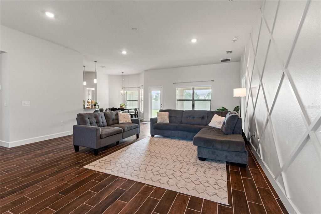 En Venta: $523,000 (4 camas, 3 baños, 2316 Pies cuadrados)