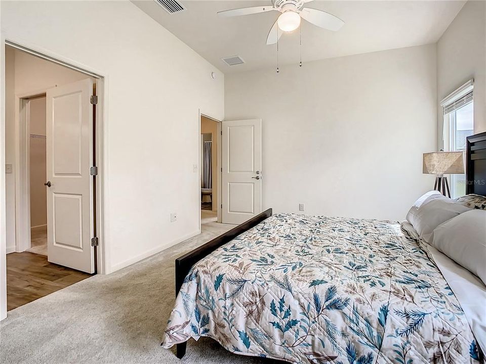 На продажу: $289,000 (2 спален, 2 ванн, 1148 Квадратных фут)