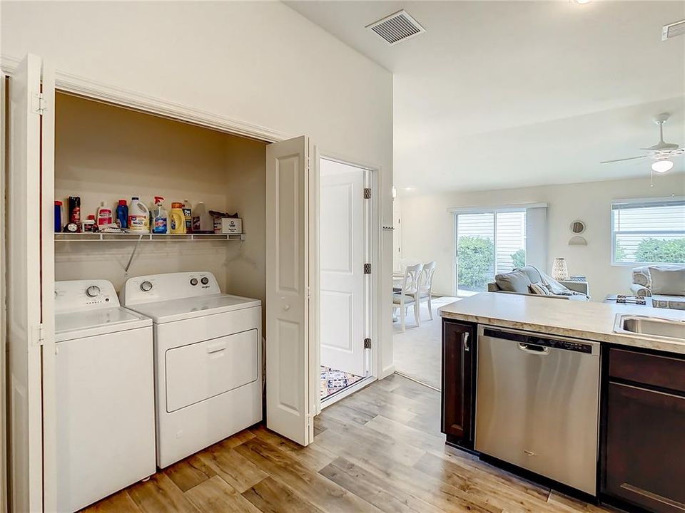 На продажу: $289,000 (2 спален, 2 ванн, 1148 Квадратных фут)