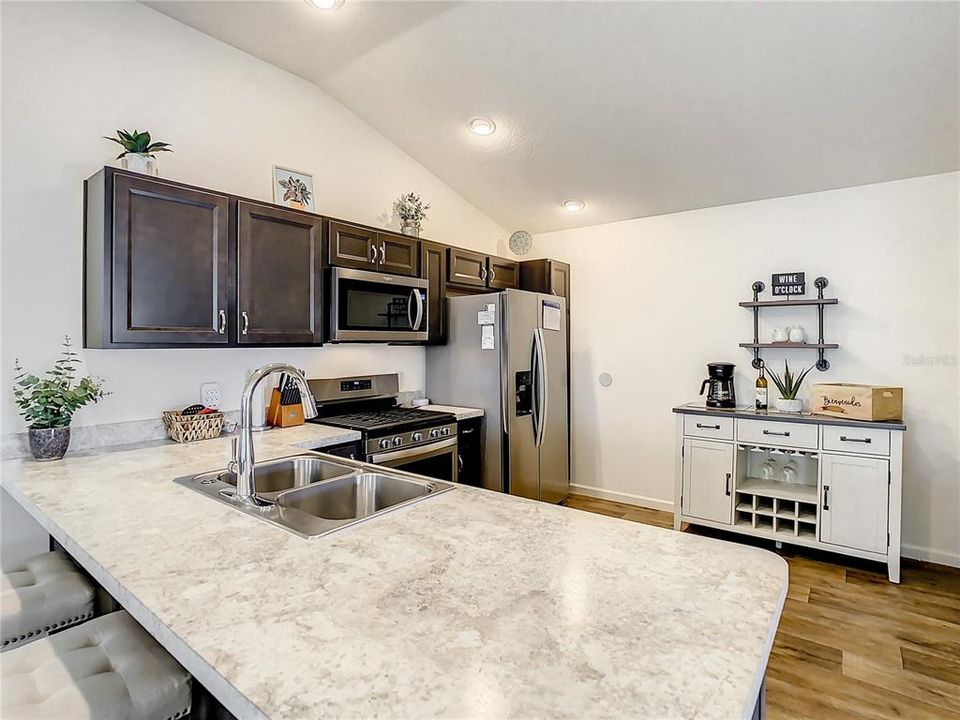 На продажу: $289,000 (2 спален, 2 ванн, 1148 Квадратных фут)