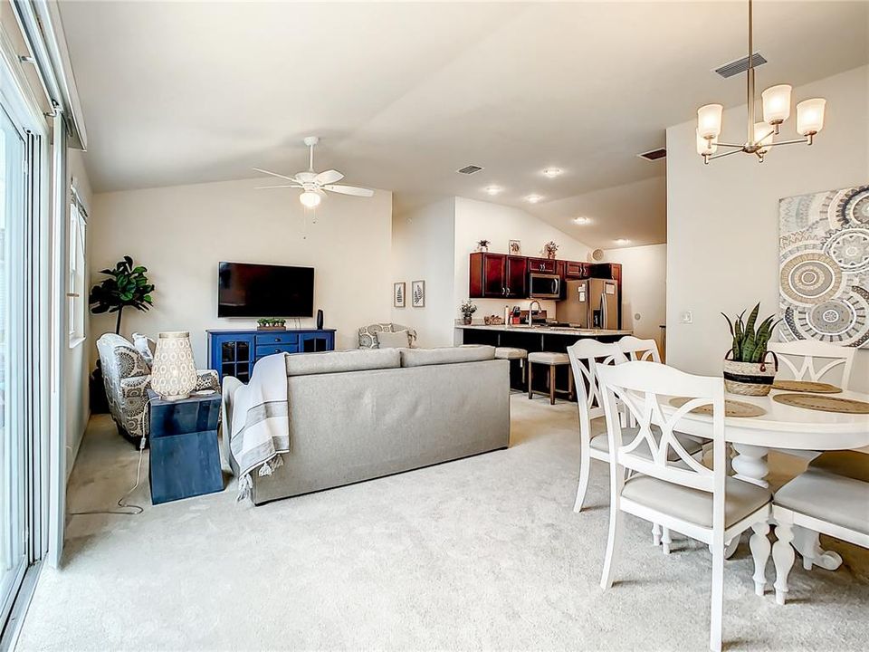 На продажу: $289,000 (2 спален, 2 ванн, 1148 Квадратных фут)