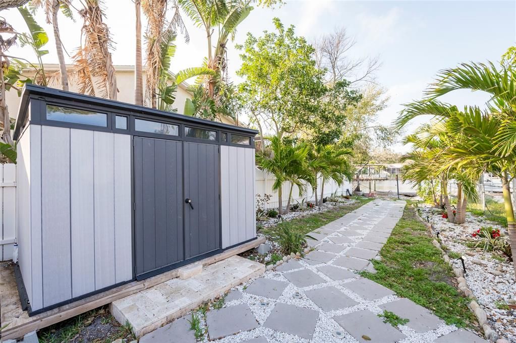 For Rent: $5,500 (3 beds, 2 baths, 2000 Square Feet)