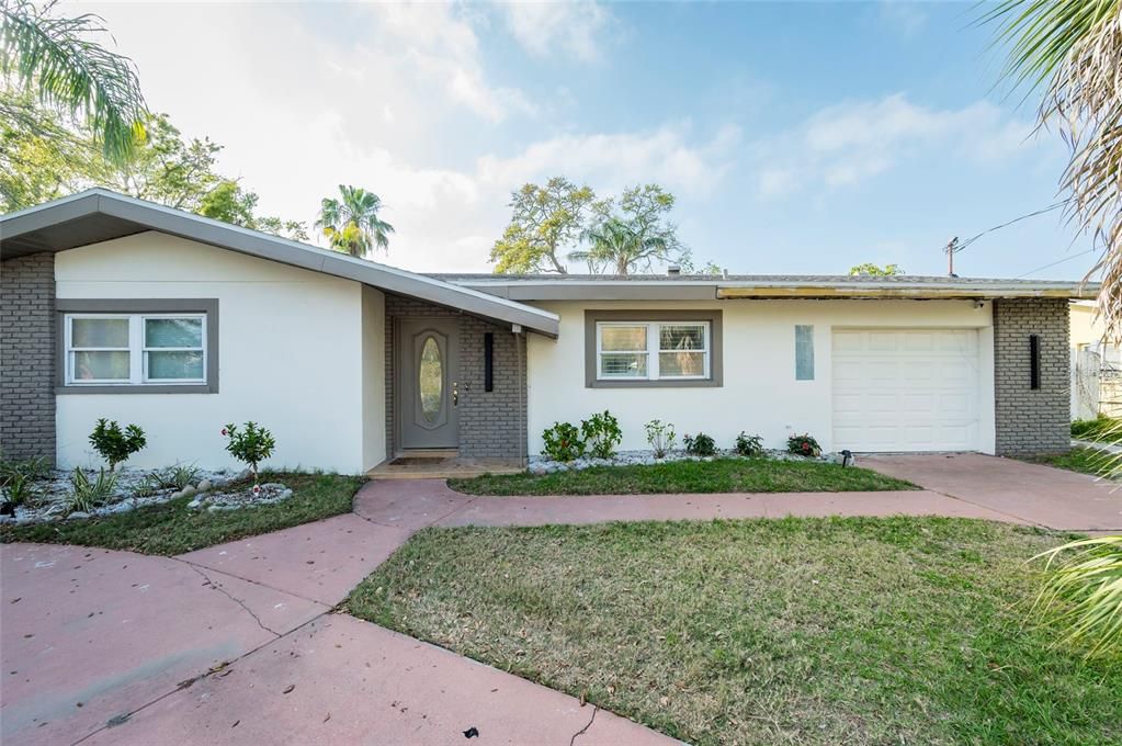 For Rent: $5,500 (3 beds, 2 baths, 2000 Square Feet)