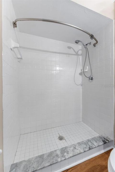 Activo con contrato: $122,500 (3 camas, 2 baños, 1239 Pies cuadrados)