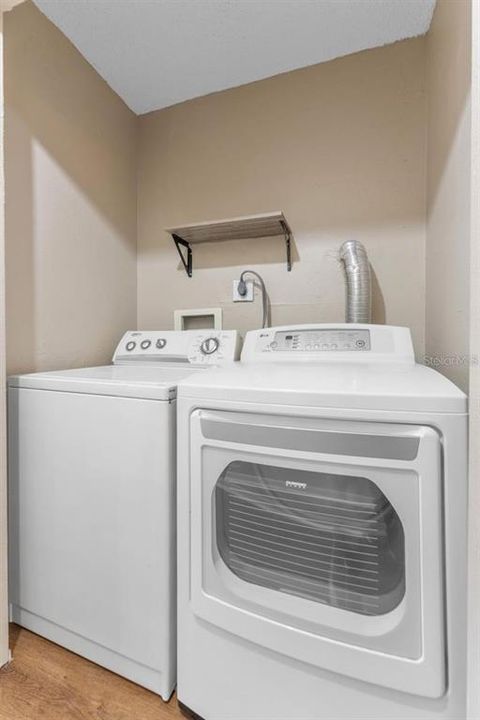 Activo con contrato: $122,500 (3 camas, 2 baños, 1239 Pies cuadrados)