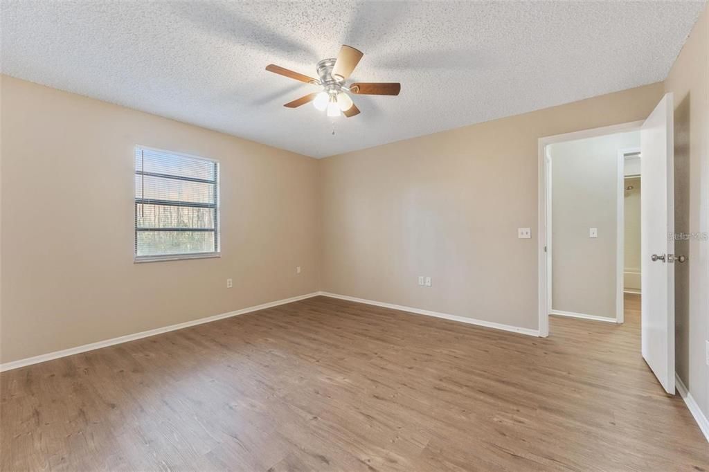 Activo con contrato: $122,500 (3 camas, 2 baños, 1239 Pies cuadrados)