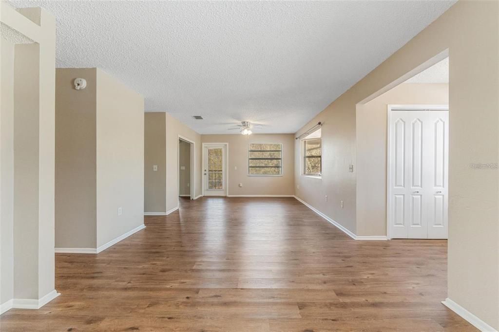 Activo con contrato: $122,500 (3 camas, 2 baños, 1239 Pies cuadrados)