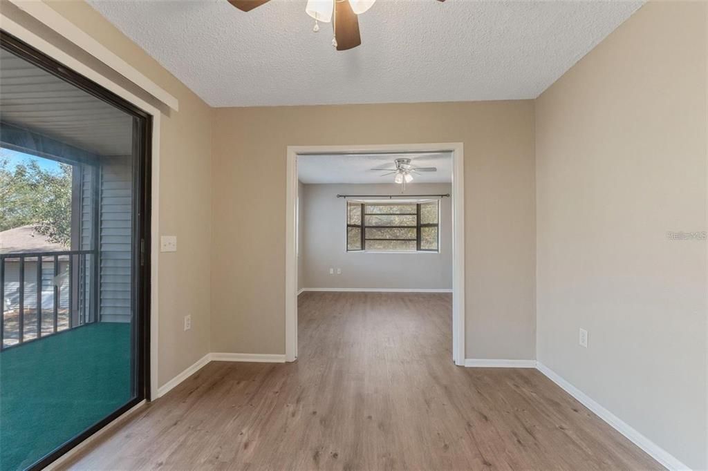 Activo con contrato: $122,500 (3 camas, 2 baños, 1239 Pies cuadrados)