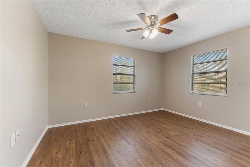 Activo con contrato: $122,500 (3 camas, 2 baños, 1239 Pies cuadrados)