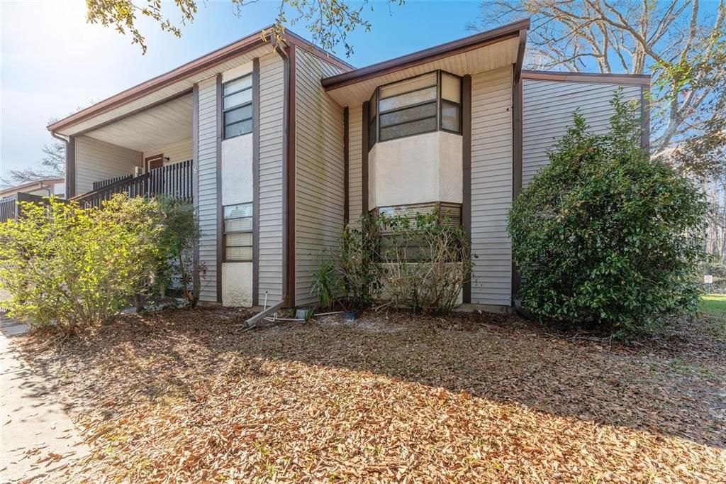 Activo con contrato: $122,500 (3 camas, 2 baños, 1239 Pies cuadrados)