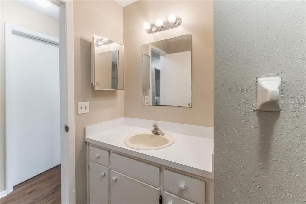 Activo con contrato: $122,500 (3 camas, 2 baños, 1239 Pies cuadrados)