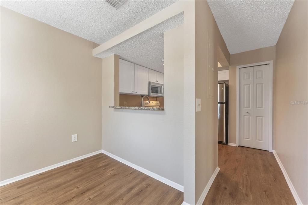 Activo con contrato: $122,500 (3 camas, 2 baños, 1239 Pies cuadrados)