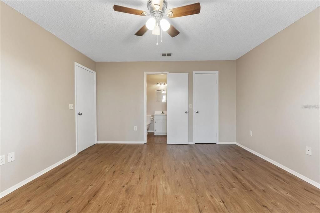 Activo con contrato: $122,500 (3 camas, 2 baños, 1239 Pies cuadrados)