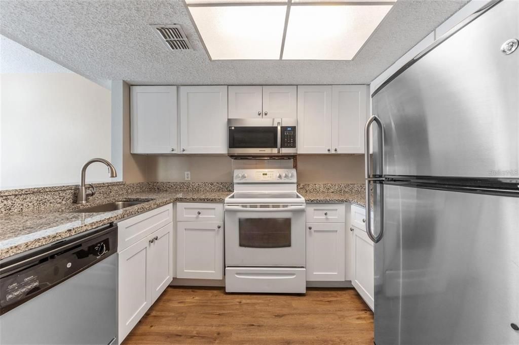 Activo con contrato: $122,500 (3 camas, 2 baños, 1239 Pies cuadrados)