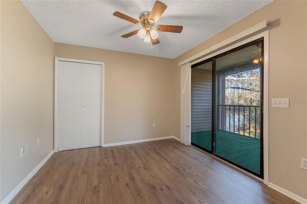 Activo con contrato: $122,500 (3 camas, 2 baños, 1239 Pies cuadrados)