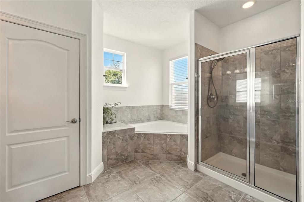 Active With Contract: $1,499,998 (5 beds, 5 baths, 5120 Square Feet)