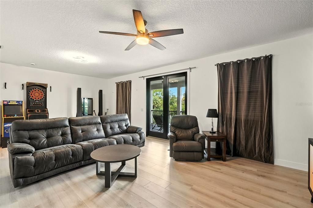 Active With Contract: $1,499,998 (5 beds, 5 baths, 5120 Square Feet)