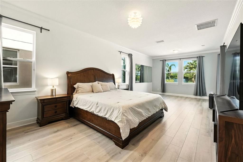 Active With Contract: $1,499,998 (5 beds, 5 baths, 5120 Square Feet)