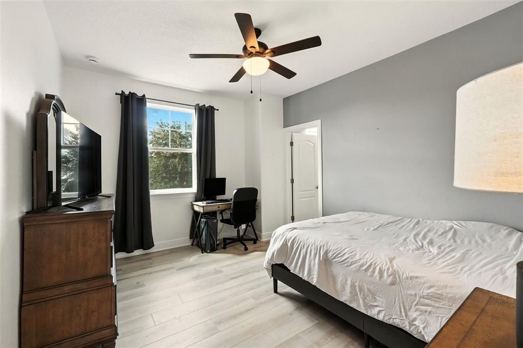 Active With Contract: $1,499,998 (5 beds, 5 baths, 5120 Square Feet)