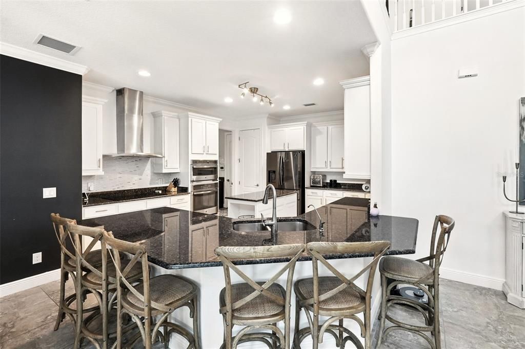 Active With Contract: $1,499,998 (5 beds, 5 baths, 5120 Square Feet)