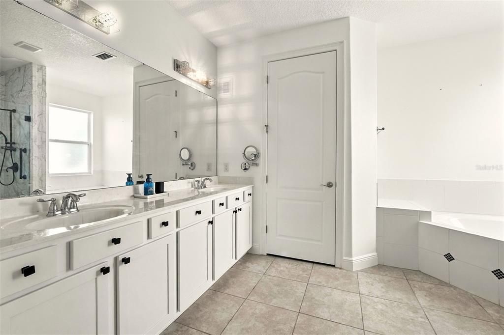 Active With Contract: $1,499,998 (5 beds, 5 baths, 5120 Square Feet)