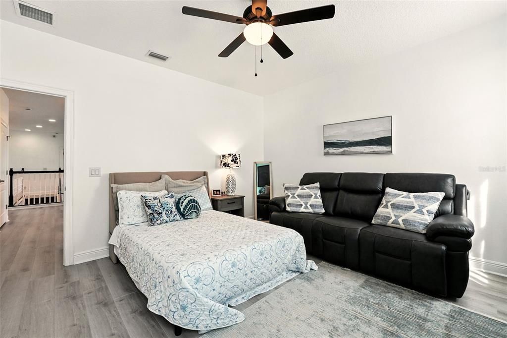 Active With Contract: $1,499,998 (5 beds, 5 baths, 5120 Square Feet)