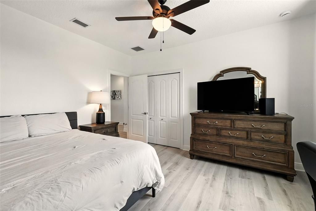 Active With Contract: $1,499,998 (5 beds, 5 baths, 5120 Square Feet)