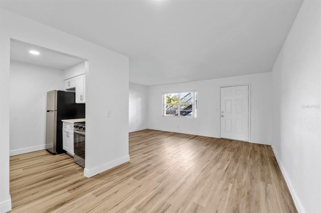 待售: $114,800 (1 贝兹, 1 浴室, 760 平方英尺)