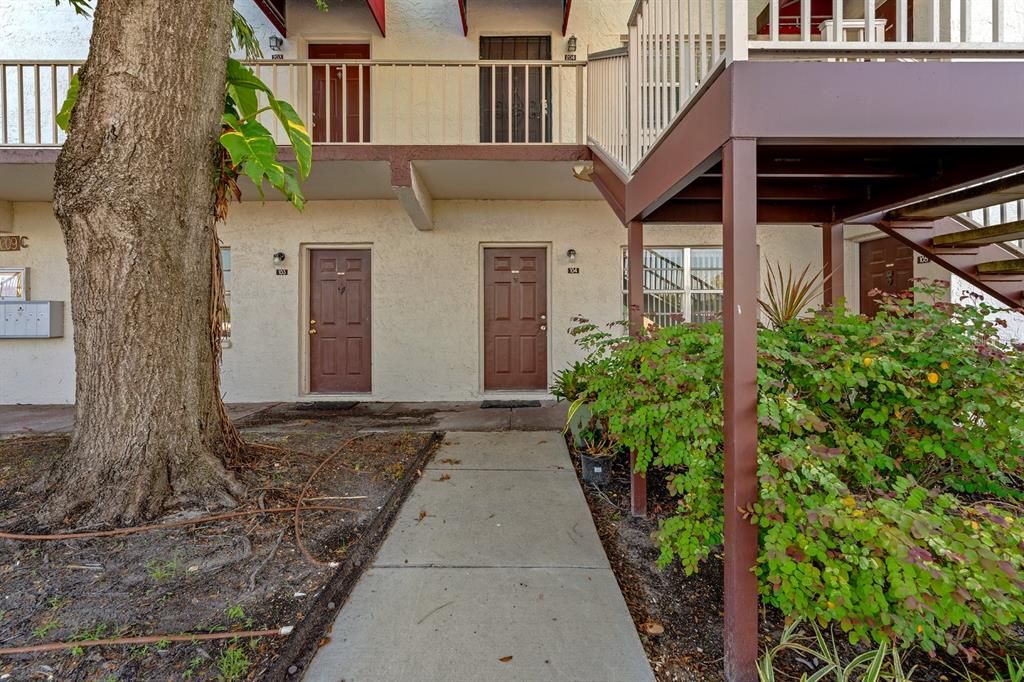 待售: $114,800 (1 贝兹, 1 浴室, 760 平方英尺)