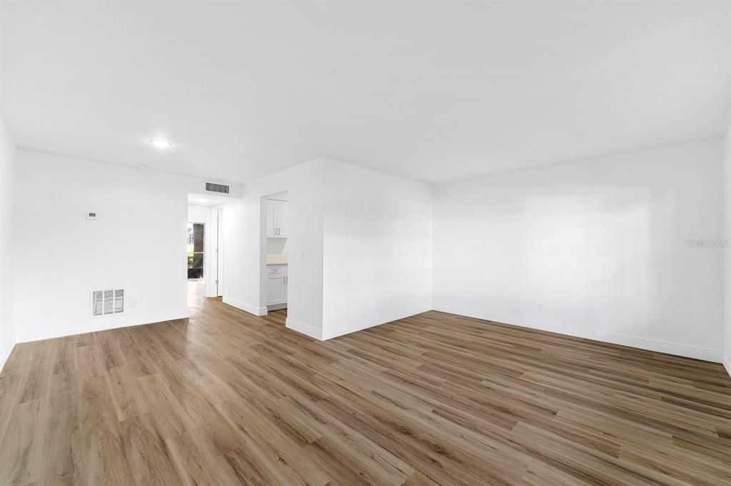 待售: $114,800 (1 贝兹, 1 浴室, 760 平方英尺)