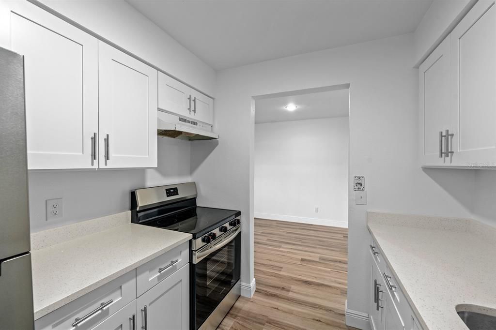 待售: $114,800 (1 贝兹, 1 浴室, 760 平方英尺)