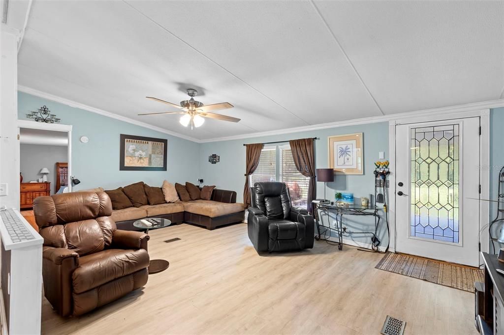 Activo con contrato: $424,900 (4 camas, 2 baños, 1848 Pies cuadrados)