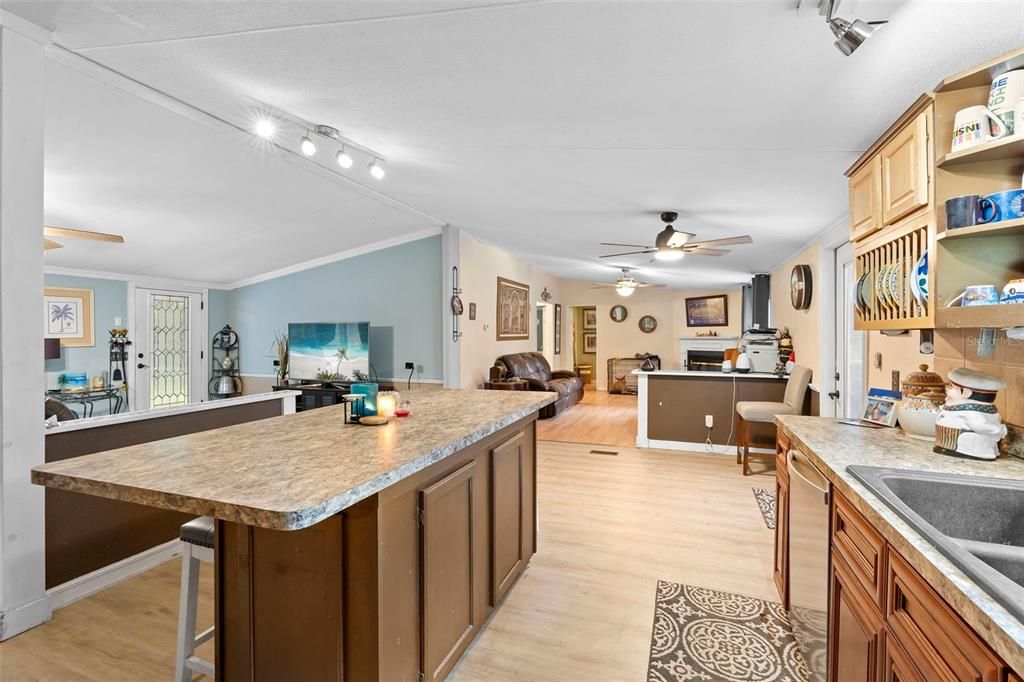 Activo con contrato: $424,900 (4 camas, 2 baños, 1848 Pies cuadrados)