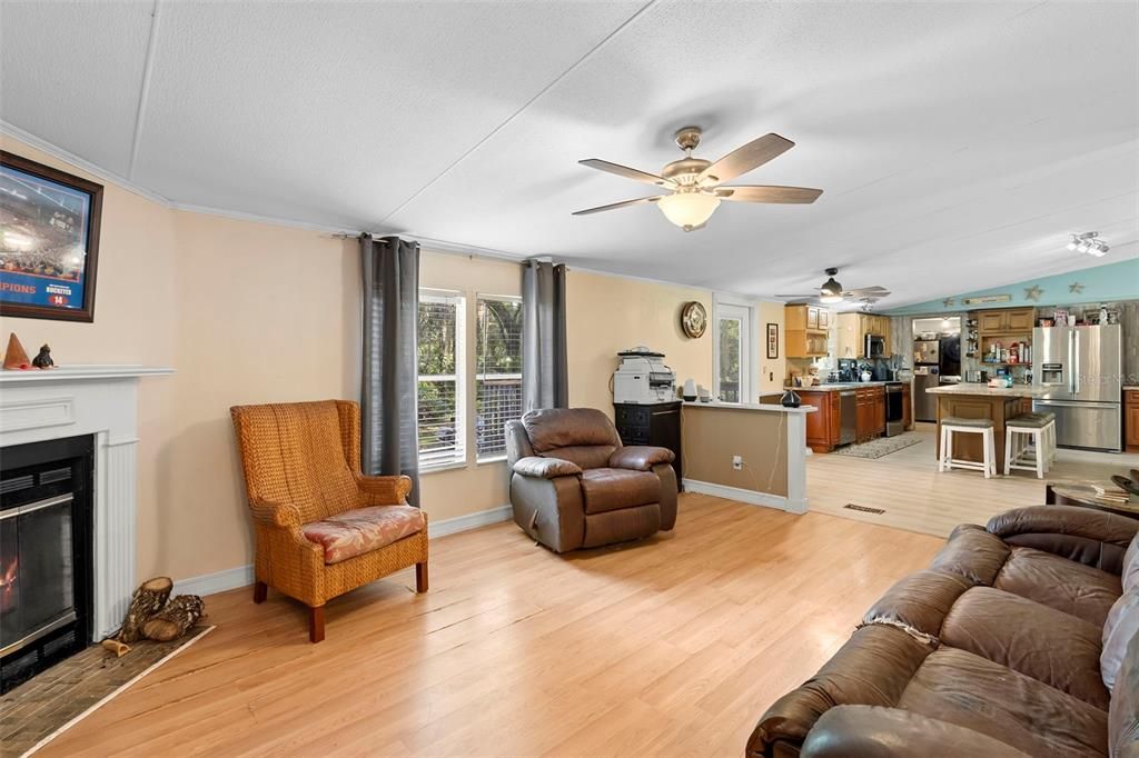 Activo con contrato: $424,900 (4 camas, 2 baños, 1848 Pies cuadrados)