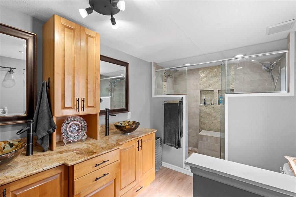 Activo con contrato: $424,900 (4 camas, 2 baños, 1848 Pies cuadrados)