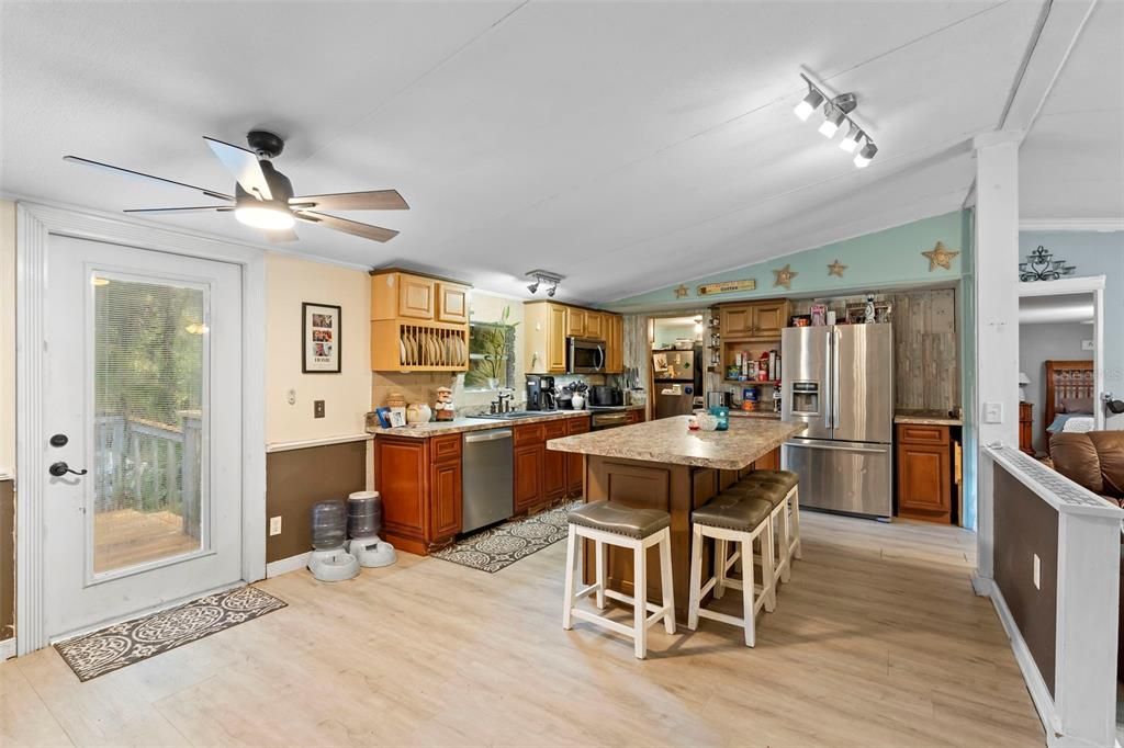 Activo con contrato: $424,900 (4 camas, 2 baños, 1848 Pies cuadrados)