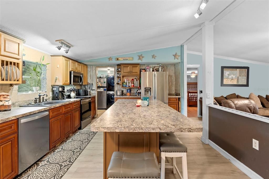 Activo con contrato: $424,900 (4 camas, 2 baños, 1848 Pies cuadrados)