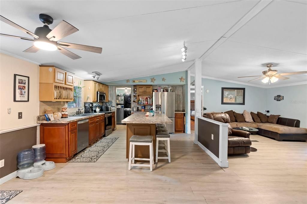 Activo con contrato: $424,900 (4 camas, 2 baños, 1848 Pies cuadrados)