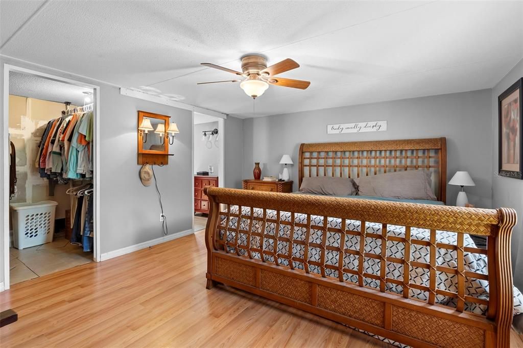 Activo con contrato: $424,900 (4 camas, 2 baños, 1848 Pies cuadrados)