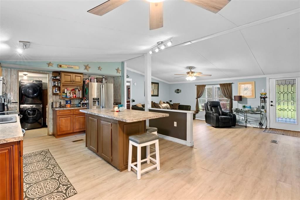 Activo con contrato: $424,900 (4 camas, 2 baños, 1848 Pies cuadrados)