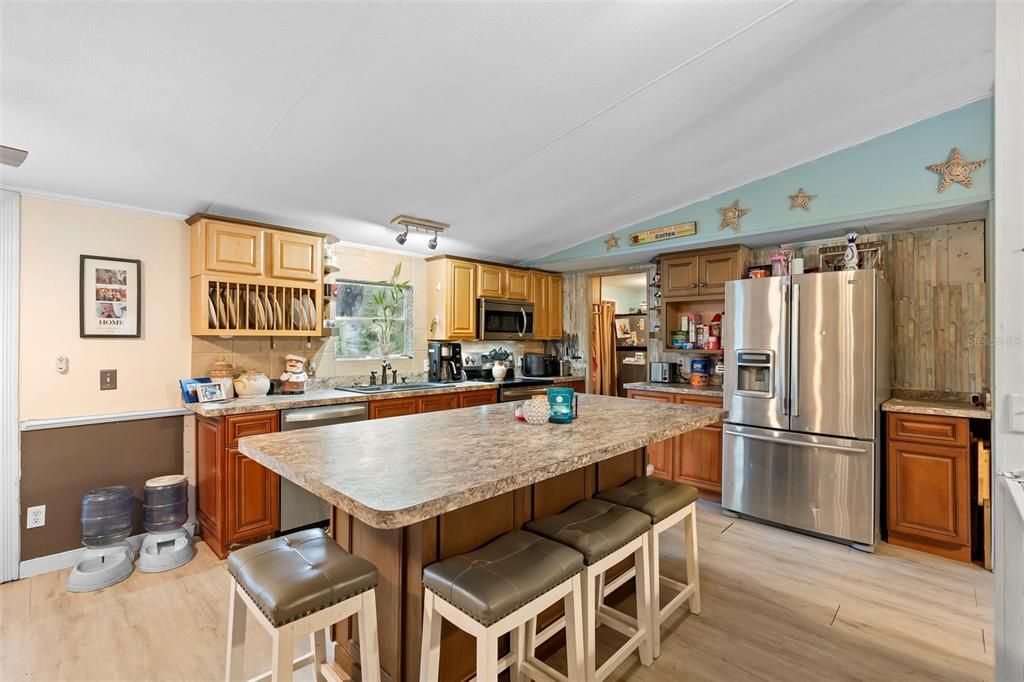 Activo con contrato: $424,900 (4 camas, 2 baños, 1848 Pies cuadrados)