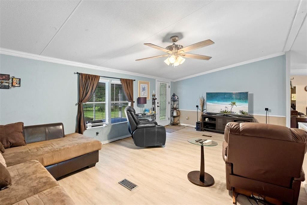 Activo con contrato: $424,900 (4 camas, 2 baños, 1848 Pies cuadrados)