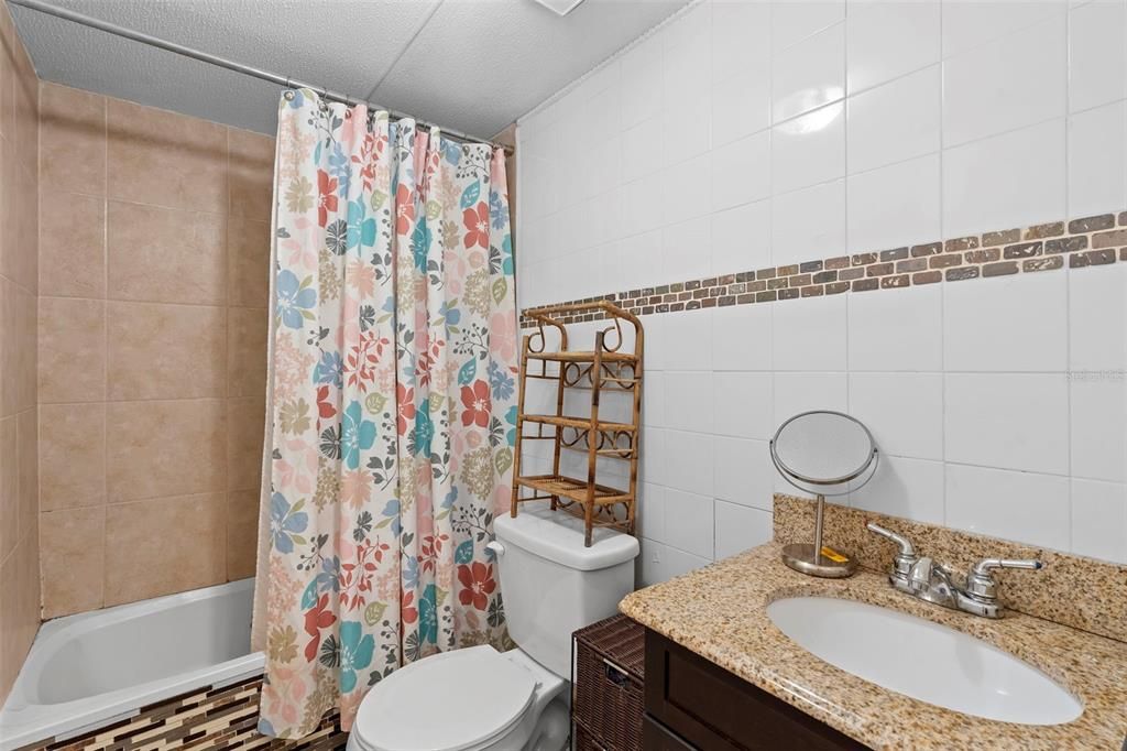 Activo con contrato: $424,900 (4 camas, 2 baños, 1848 Pies cuadrados)