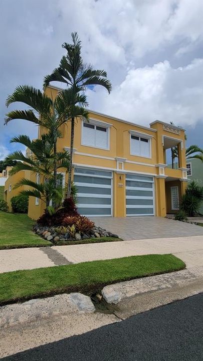 En Venta: $450,000 (4 camas, 3 baños, 2000 Pies cuadrados)