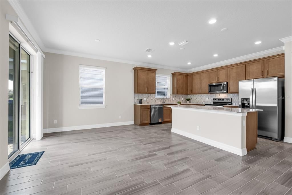 Под контрактом: $2,350 (4 спален, 2 ванн, 1850 Квадратных фут)