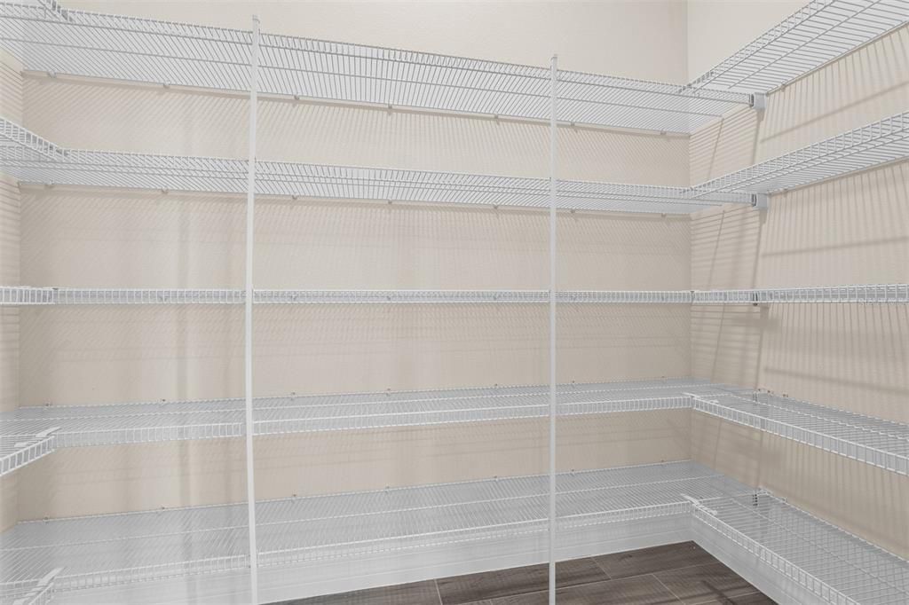 Под контрактом: $2,350 (4 спален, 2 ванн, 1850 Квадратных фут)