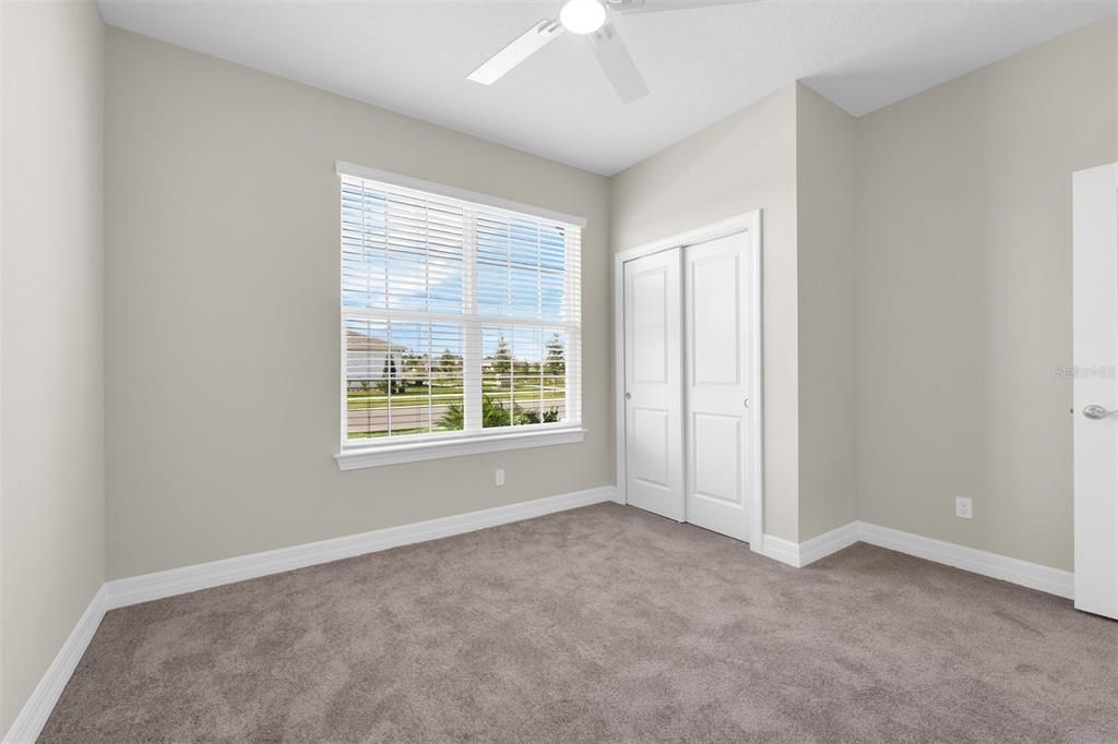 Под контрактом: $2,350 (4 спален, 2 ванн, 1850 Квадратных фут)