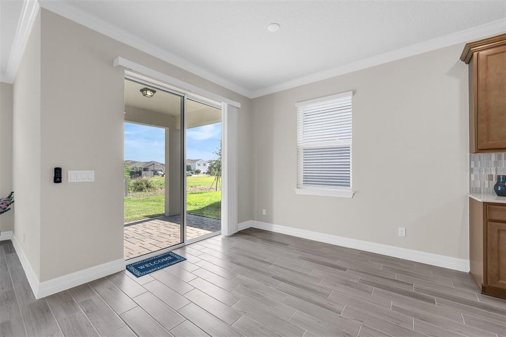 Под контрактом: $2,350 (4 спален, 2 ванн, 1850 Квадратных фут)